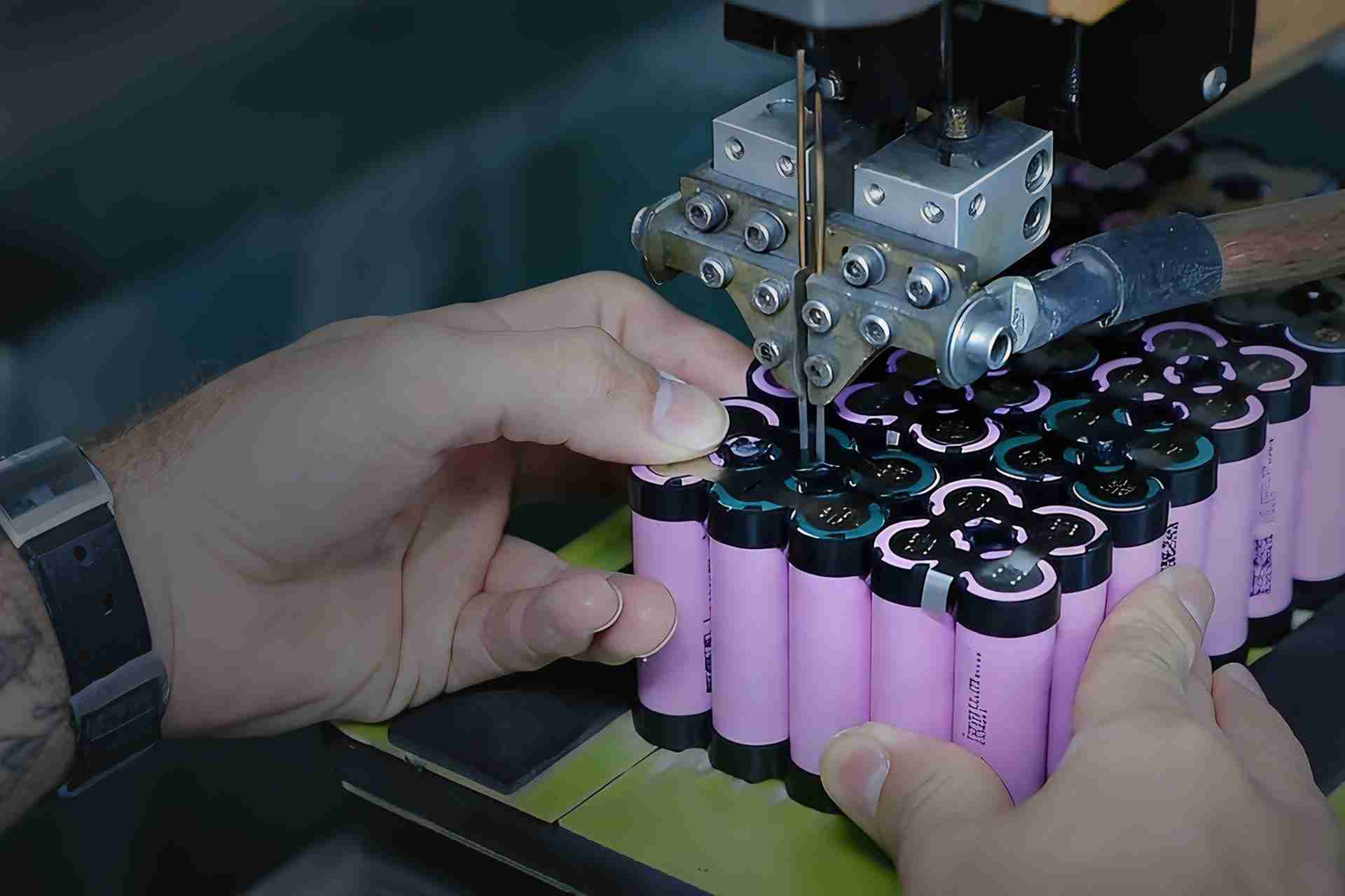 Custom lithium battery packs assembled with branded 18650 and 21700 cells